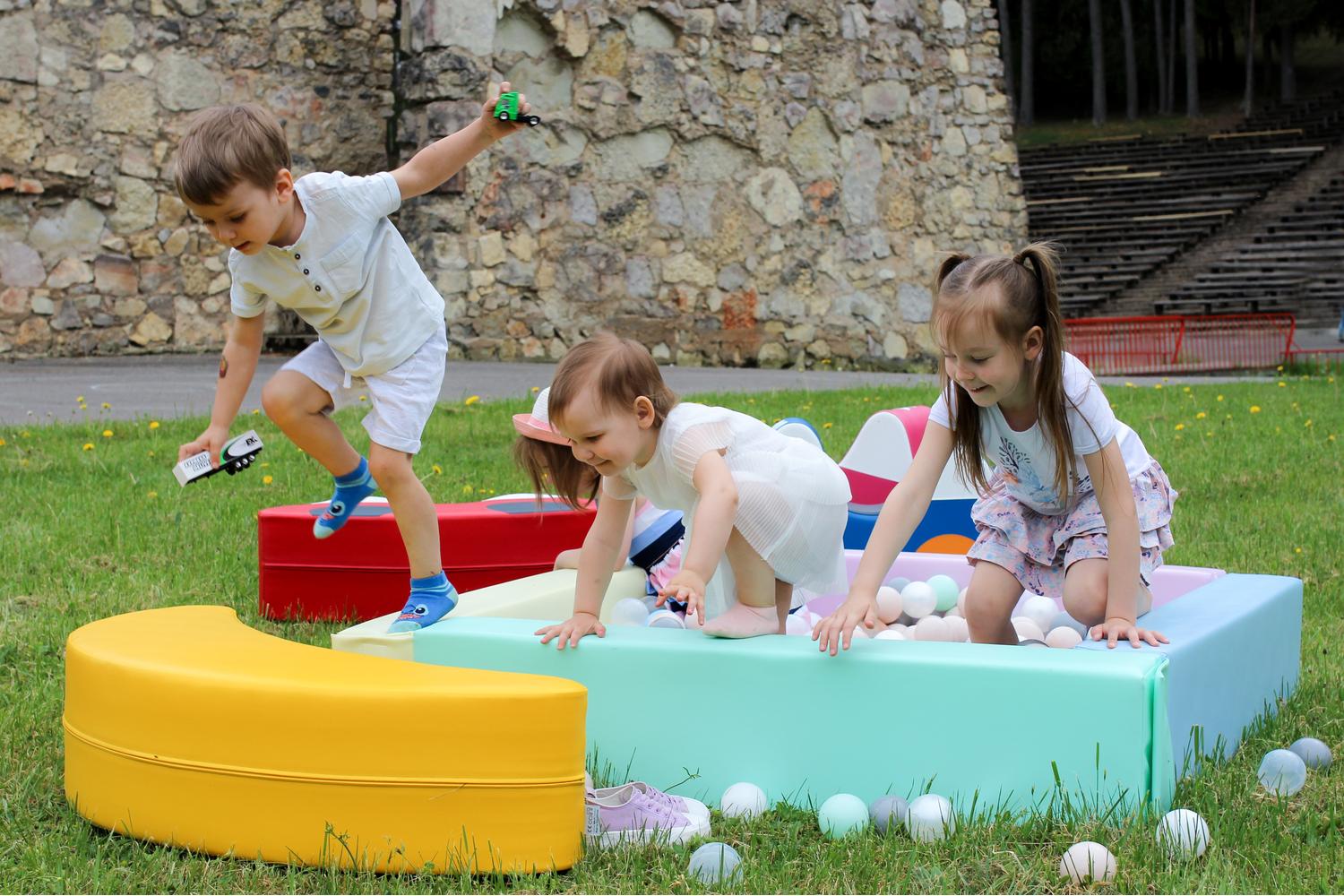 Iglu Soft Play Ball Pit - Interactive Sensory Playset For Toddlers-9