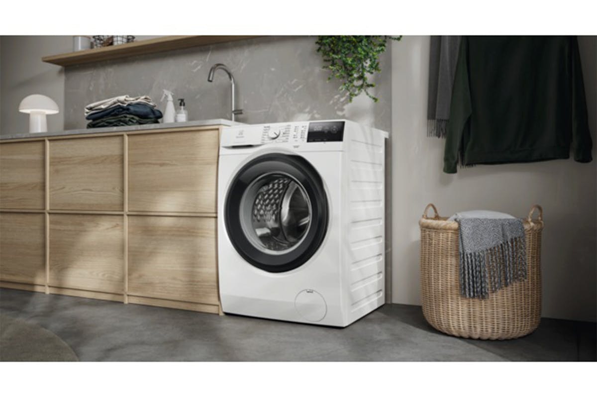 Electrolux 10kg Freestanding Washing Machine | EFI62142B-2