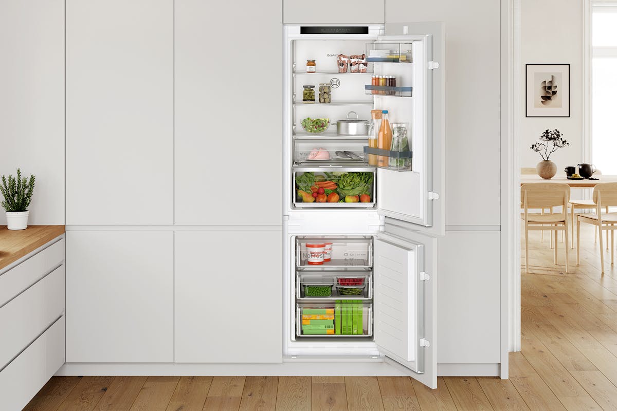 Bosch Series 4 Built-in Fridge Freezer | KIN86VSE0G-10