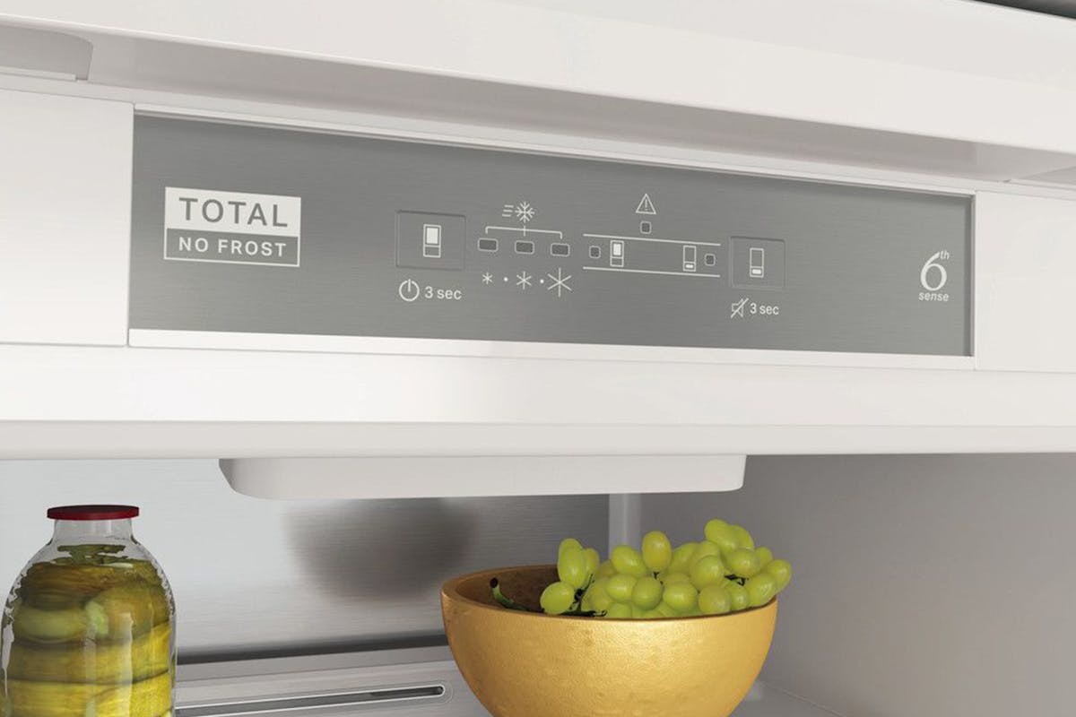 Whirlpool Built-in Fridge Freezer | WHC18T332PUK-9