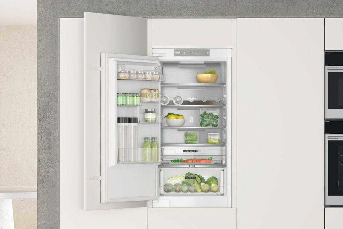 Whirlpool Built-in Fridge Freezer | WHC18T332PUK-11