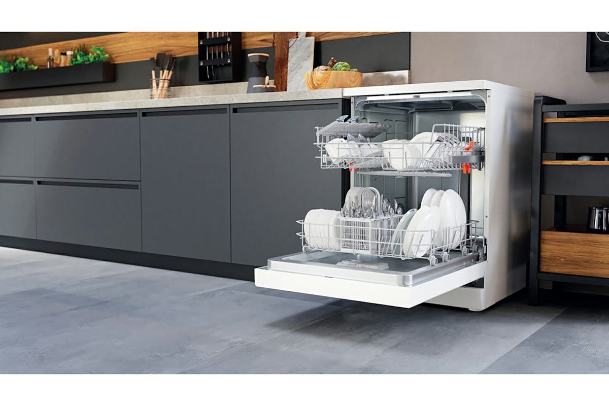 Hotpoint Freestanding Dishwasher | 14 Place | H2FHL626UK-2