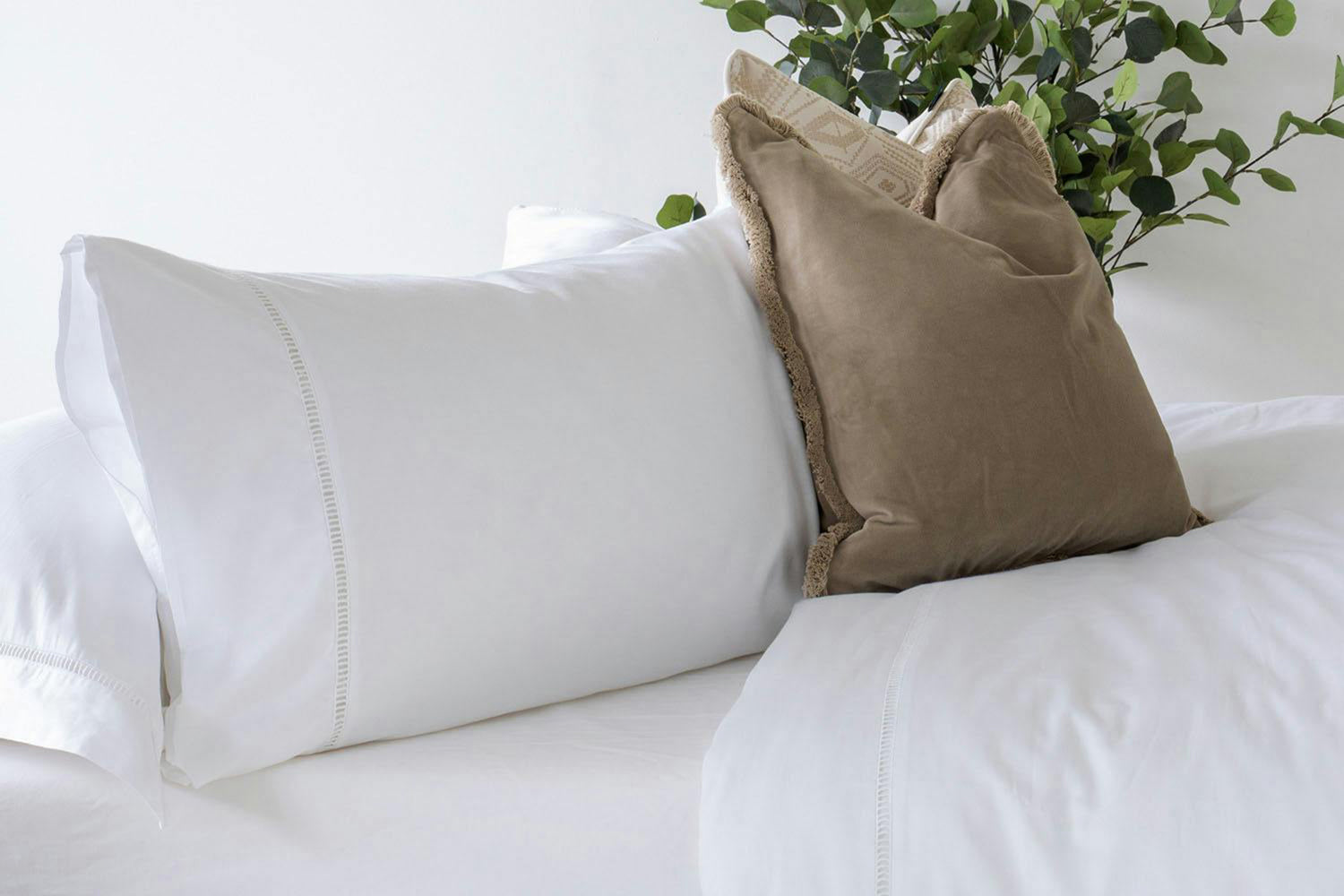 The Linen Room  | Gemma Duvet Cover Set | White | Super King-2