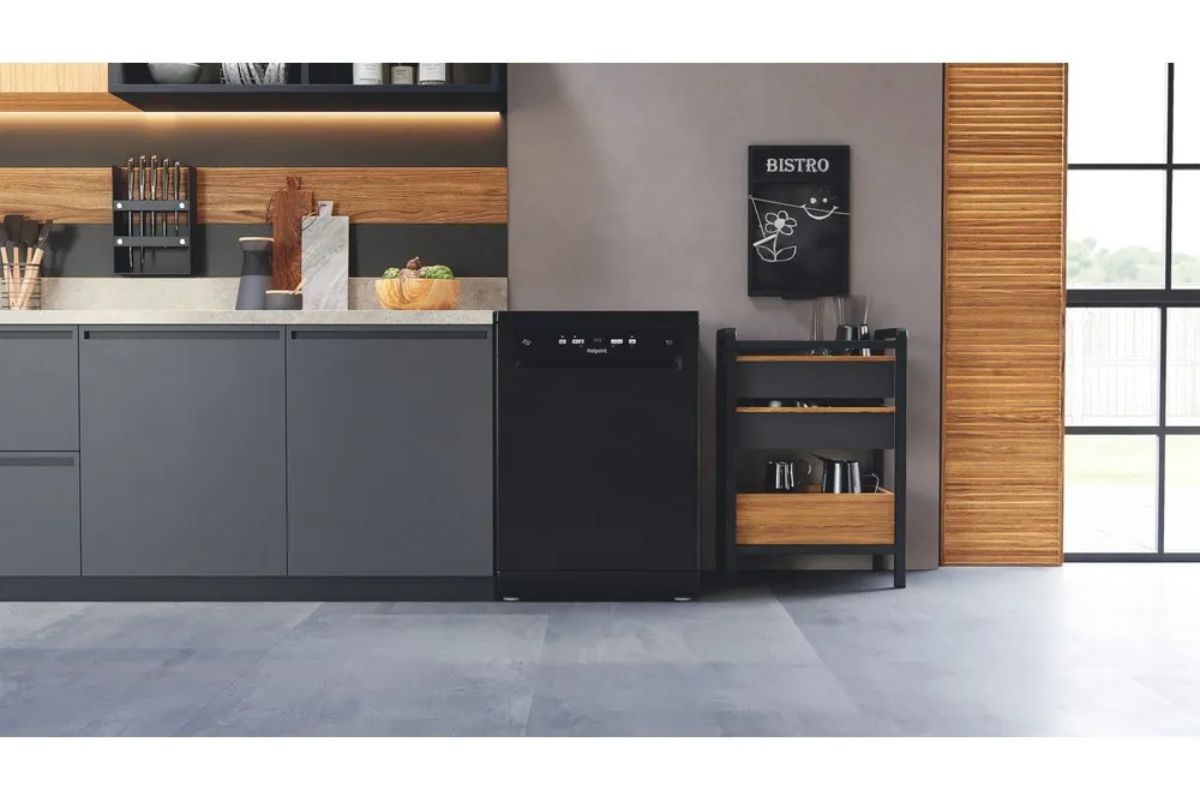 Hotpoint Freestanding Full Size Dishwasher with Rapid Wash | 14 Place | HP2FFC14BN6BUK-2