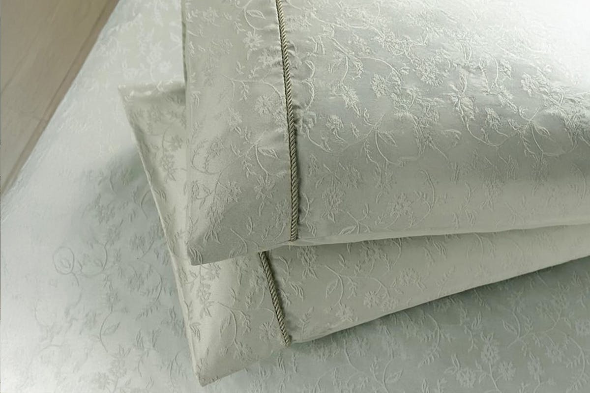 Secrete Garden | Floral Trail Jacquard Duvet Cover Set | Cream | Super King-3