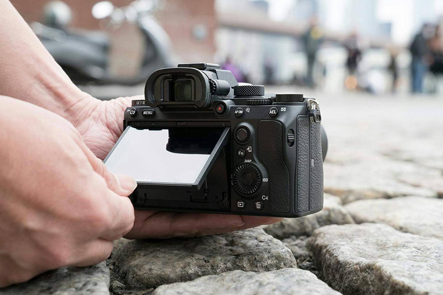 Sony Alpha A7 III With 28-70 MM Lens | Black-2