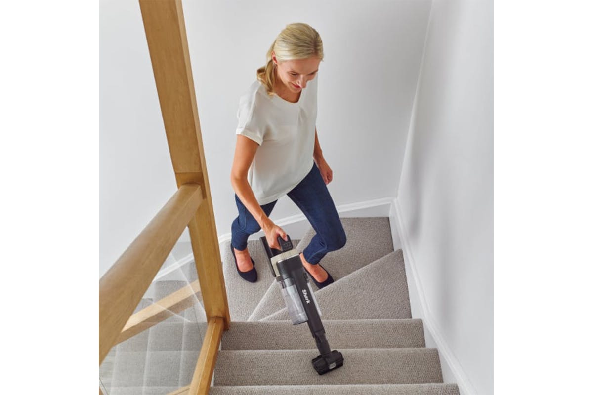 Shark Stratos Anti Hair Wrap Plus Pet Pro Cordless Vacuum | IZ400UKT-4