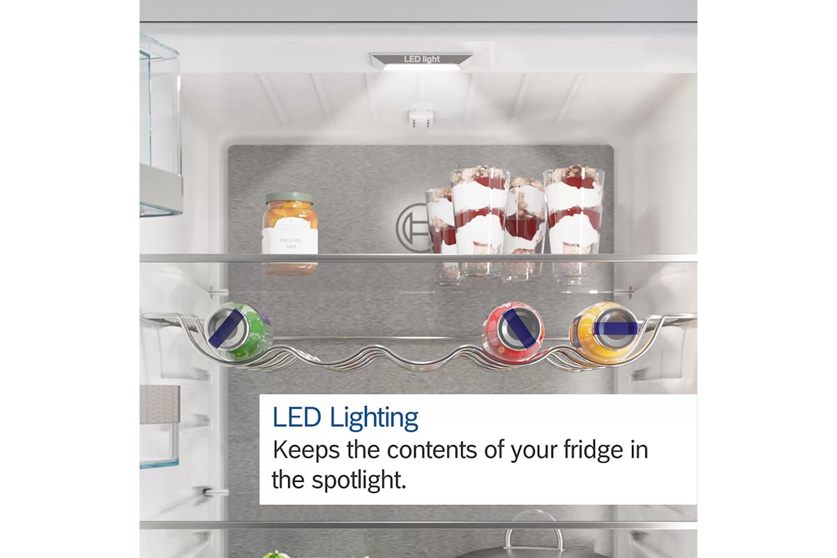 Bosch Serie 6 Freestanding Fridge Freezer | KGE49AICAG-6