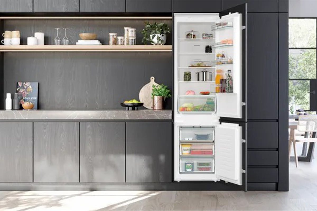 Siemens IQ100 Built-in Fridge Freezer | KI96NNSE0-2