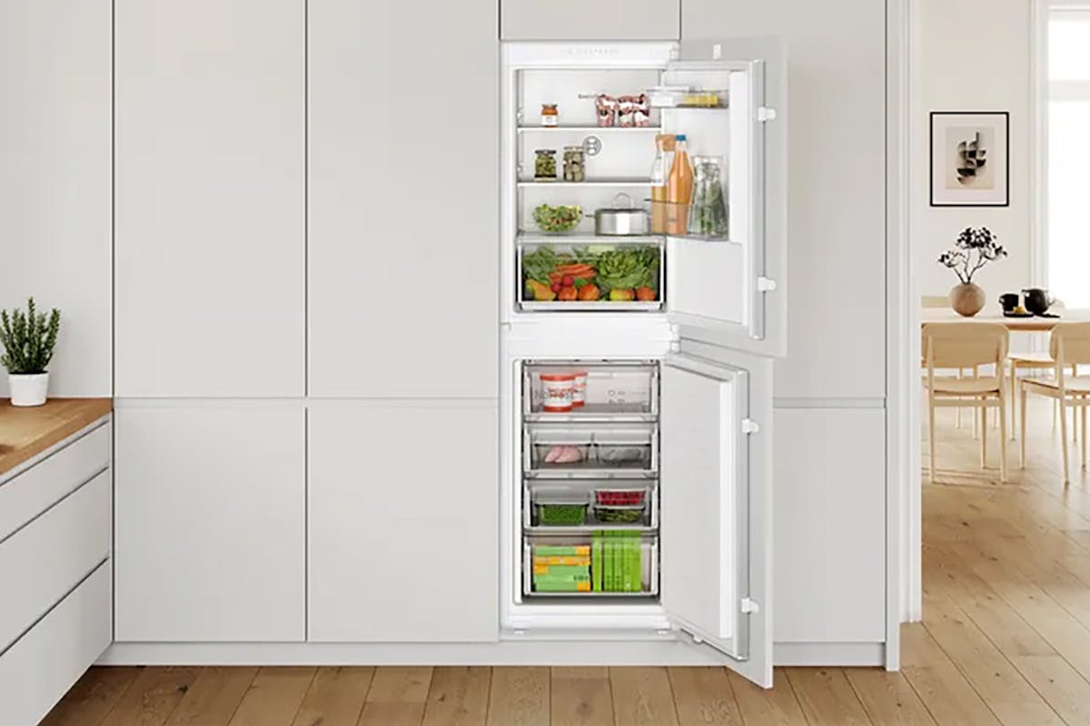 Bosch Series 2 Built-in Fridge Freezer | KIN85NSE0G-2