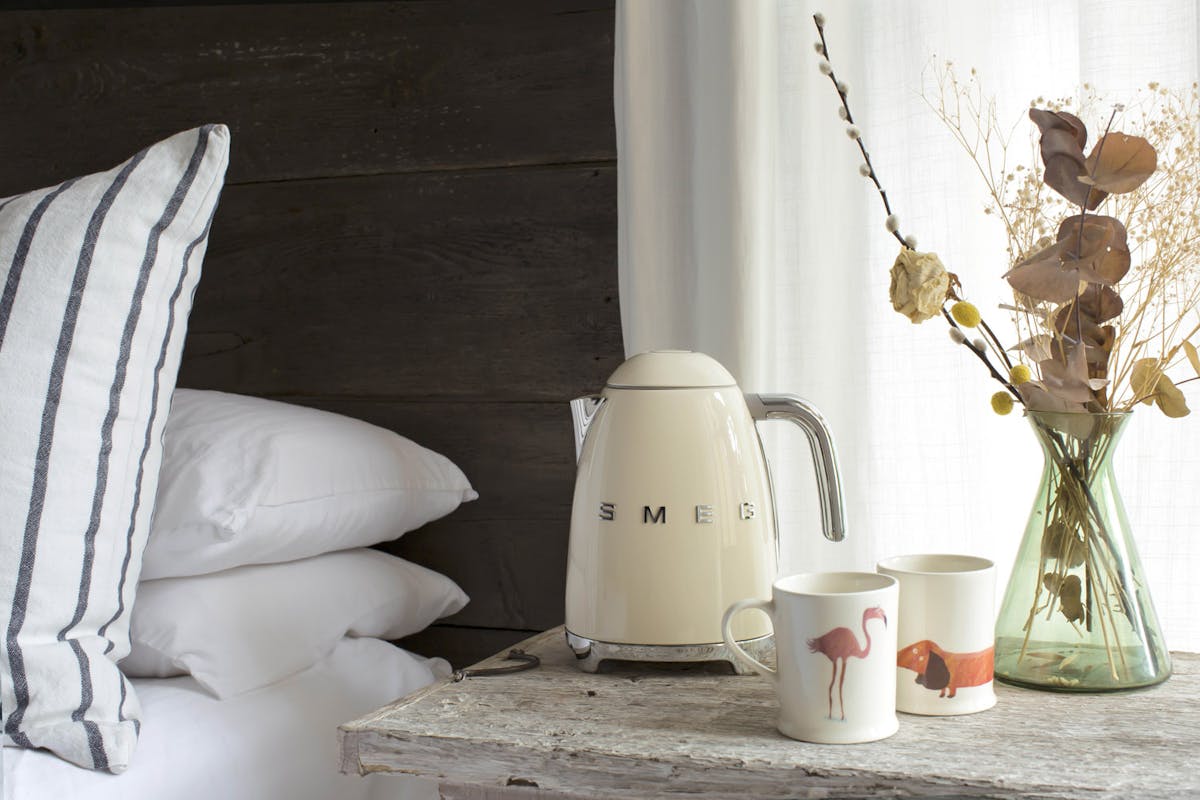 Smeg 1.7L 50's Style Kettle | KLF03CRUK | Cream-2