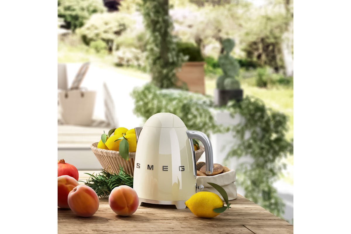 Smeg 1.7L 50's Style Kettle | KLF03CRUK | Cream-8