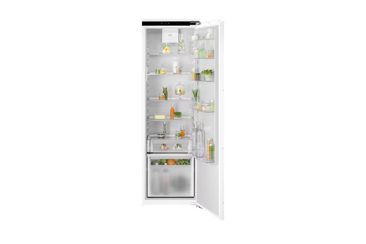 Electrolux 700 Built-in Larder Fridge | KRA7DE18C