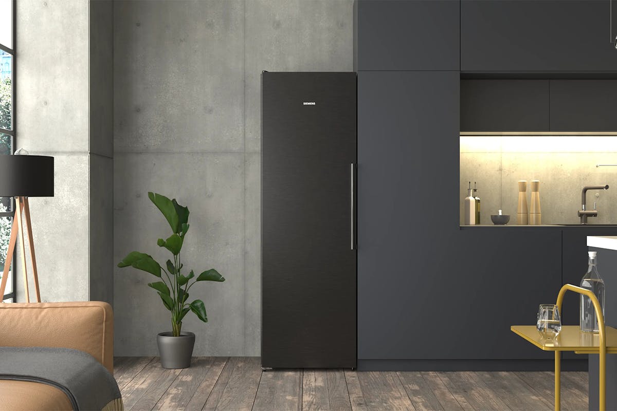 Siemens IQ500 Freestanding Larder Fridge | KS36NAXCG-2