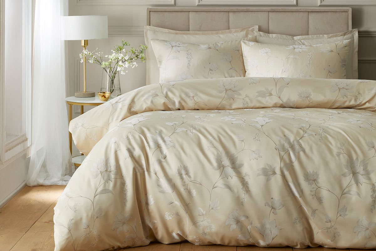 Soiree | Lilly Jacquard Duvet Cover Set | Champagne | Double