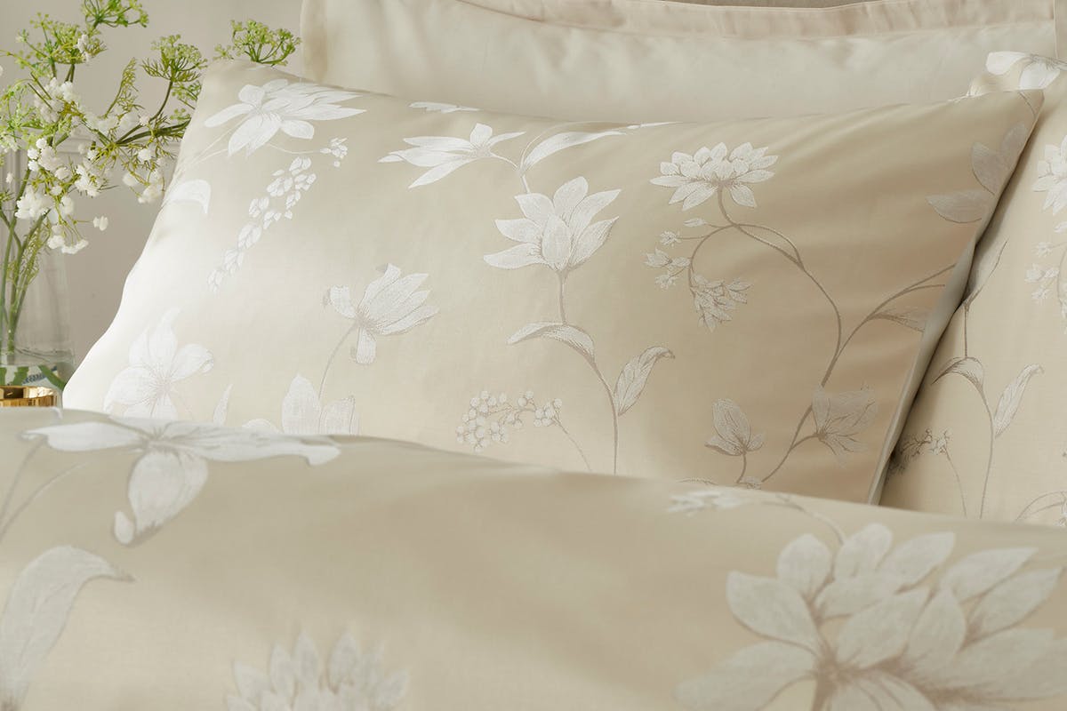 Soiree | Lilly Jacquard Duvet Cover Set | Champagne | King-2