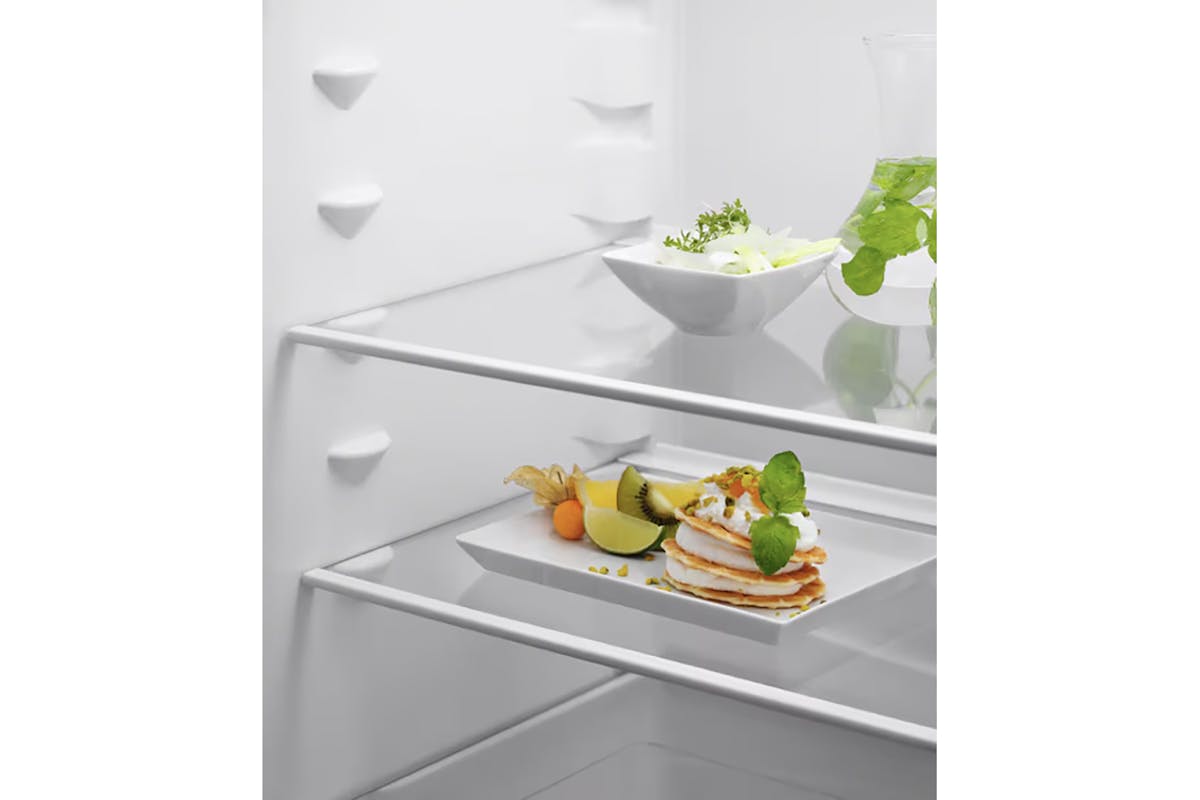 Electrolux Integrated Fridge Freezer | LNS5LE18S5-6