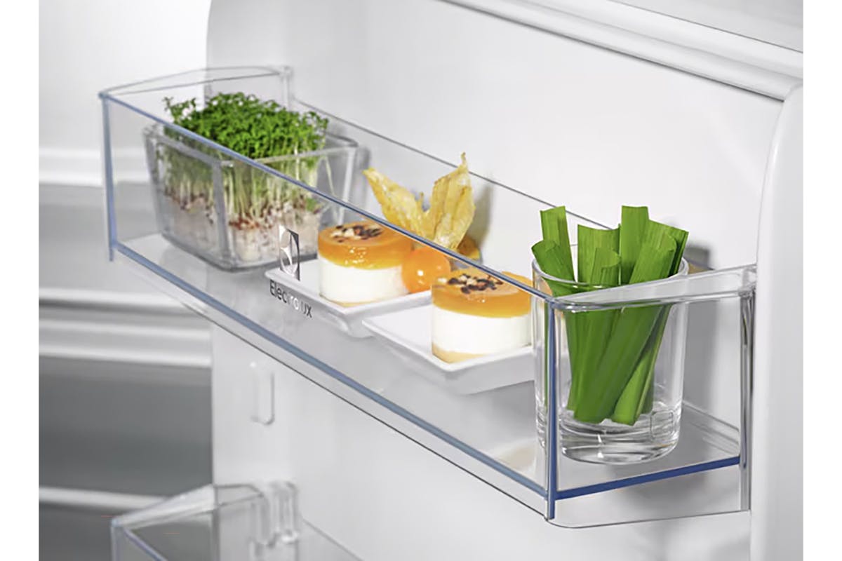 Electrolux Integrated Fridge Freezer | LNS5LE18S5-7