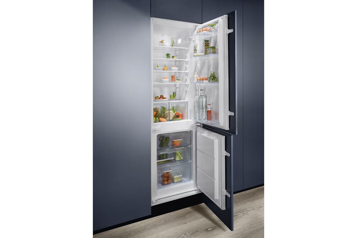Electrolux Integrated Fridge Freezer | LNS5LE18S5-2