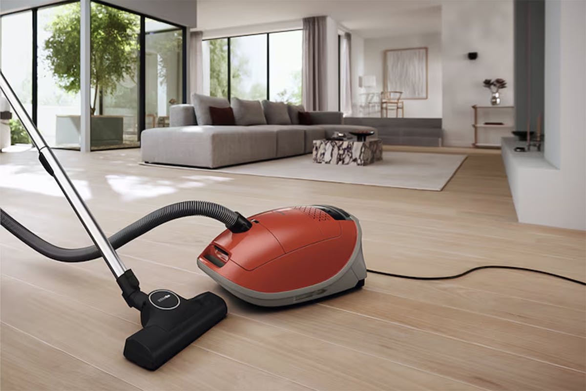 Miele Guard M1 Bagged Cylinder Vacuum Cleaner | M1RED-7