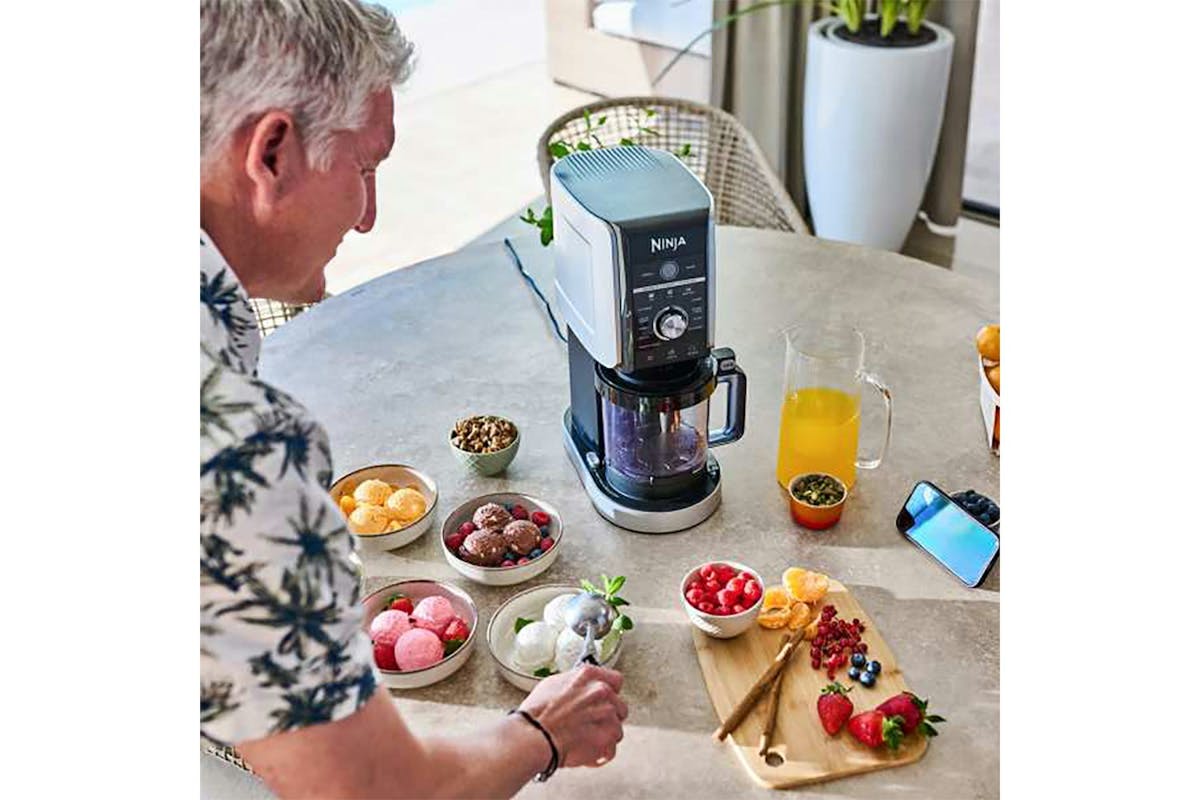 Ninja CREAMi Deluxe 10-in-1 Ice Cream and Frozen Drink Maker | NC501UK | Black/Silver-7