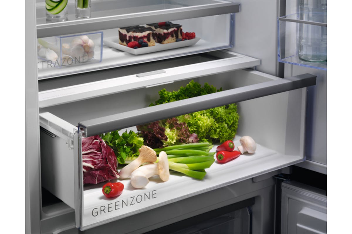 AEG Series 7000 Integrated Fridge Freezer | NSC7G752ES-8