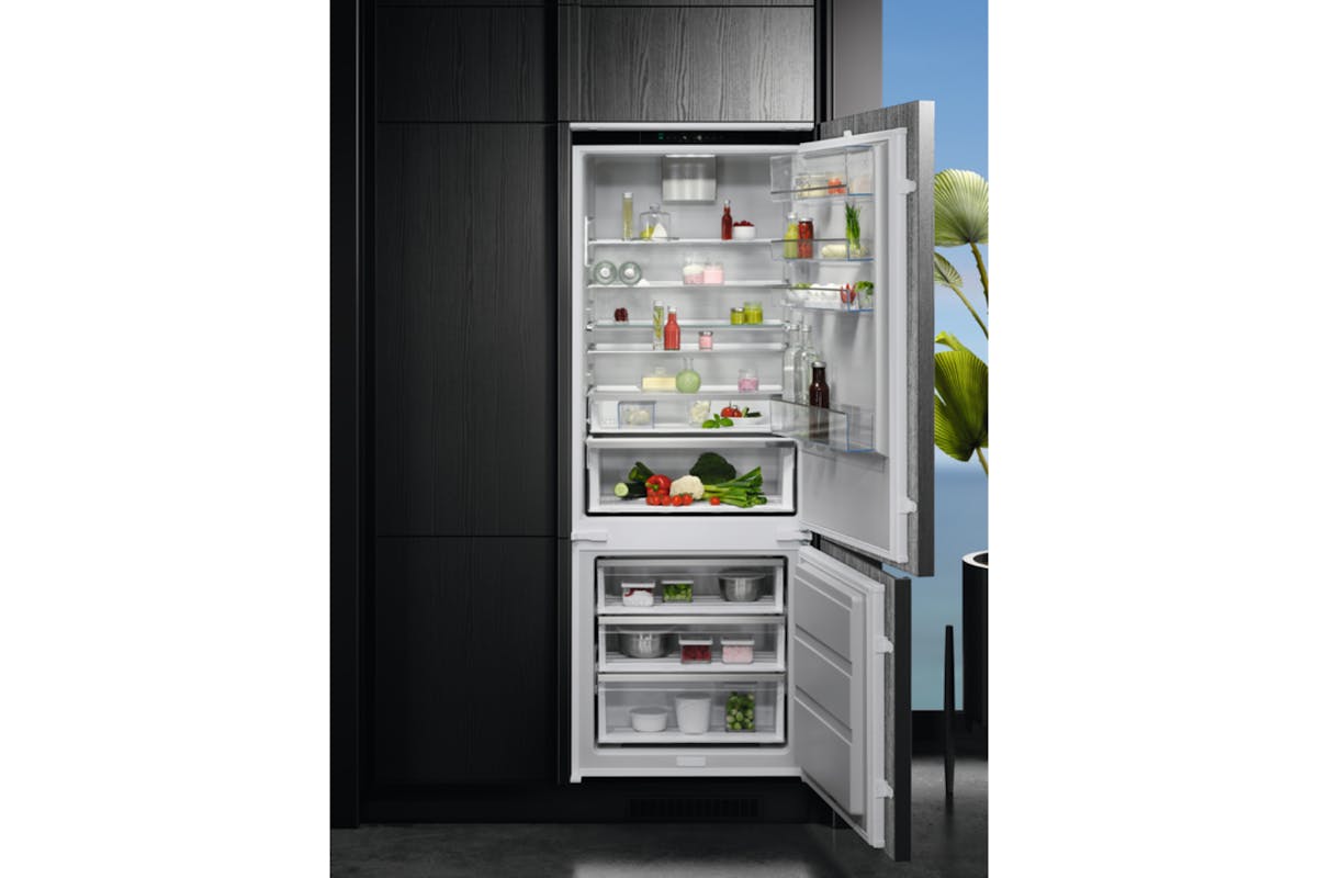 AEG Series 7000 Integrated Fridge Freezer | NSC7G752ES-3
