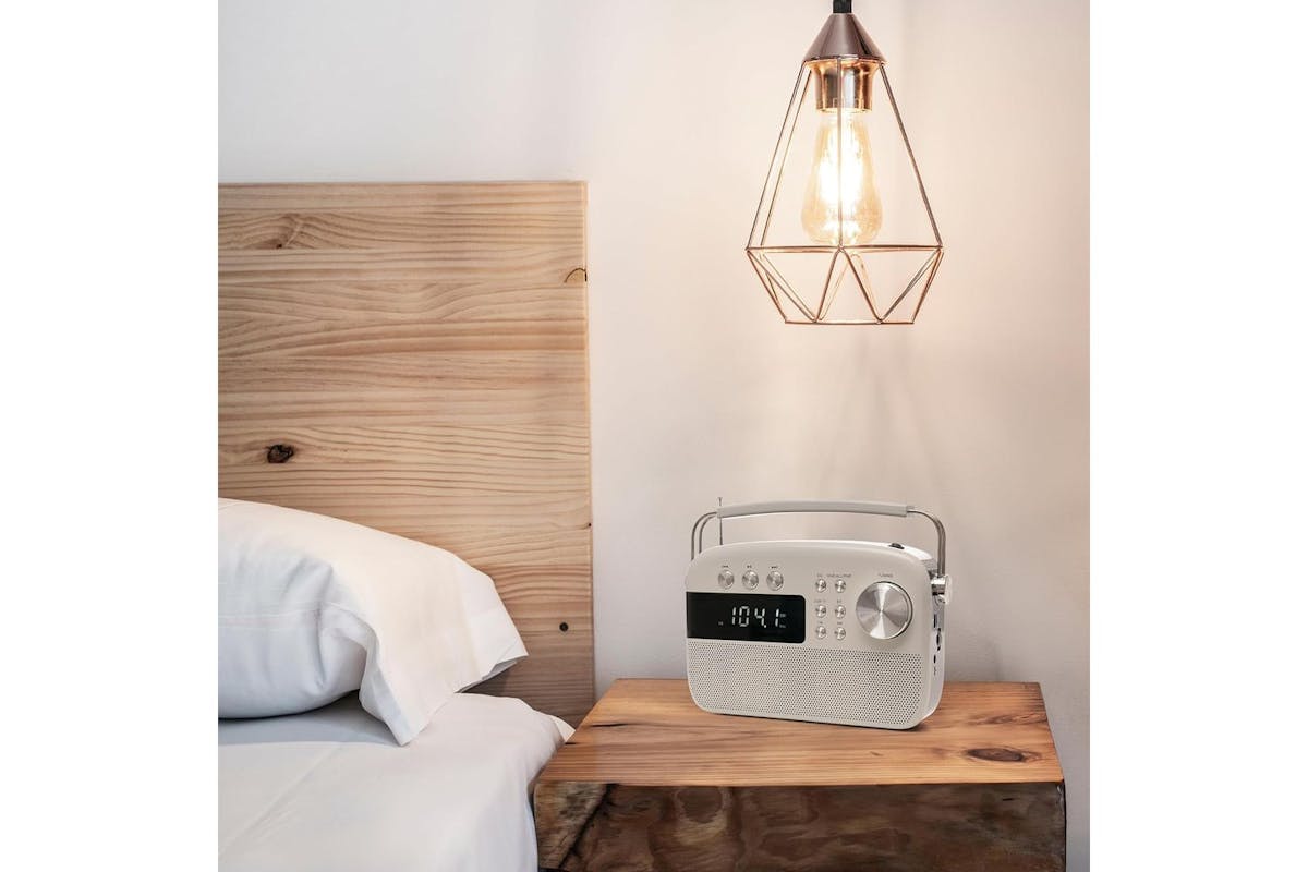 Lloytron 2 Band Encore Rechargeable Portable Radio Musicstream | PP6407WH-5