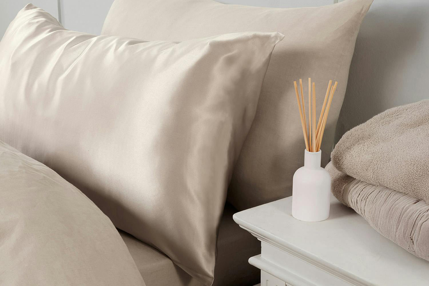 The Linen Consultancy | 19 Momme Silk Pillowcase | Linen-3