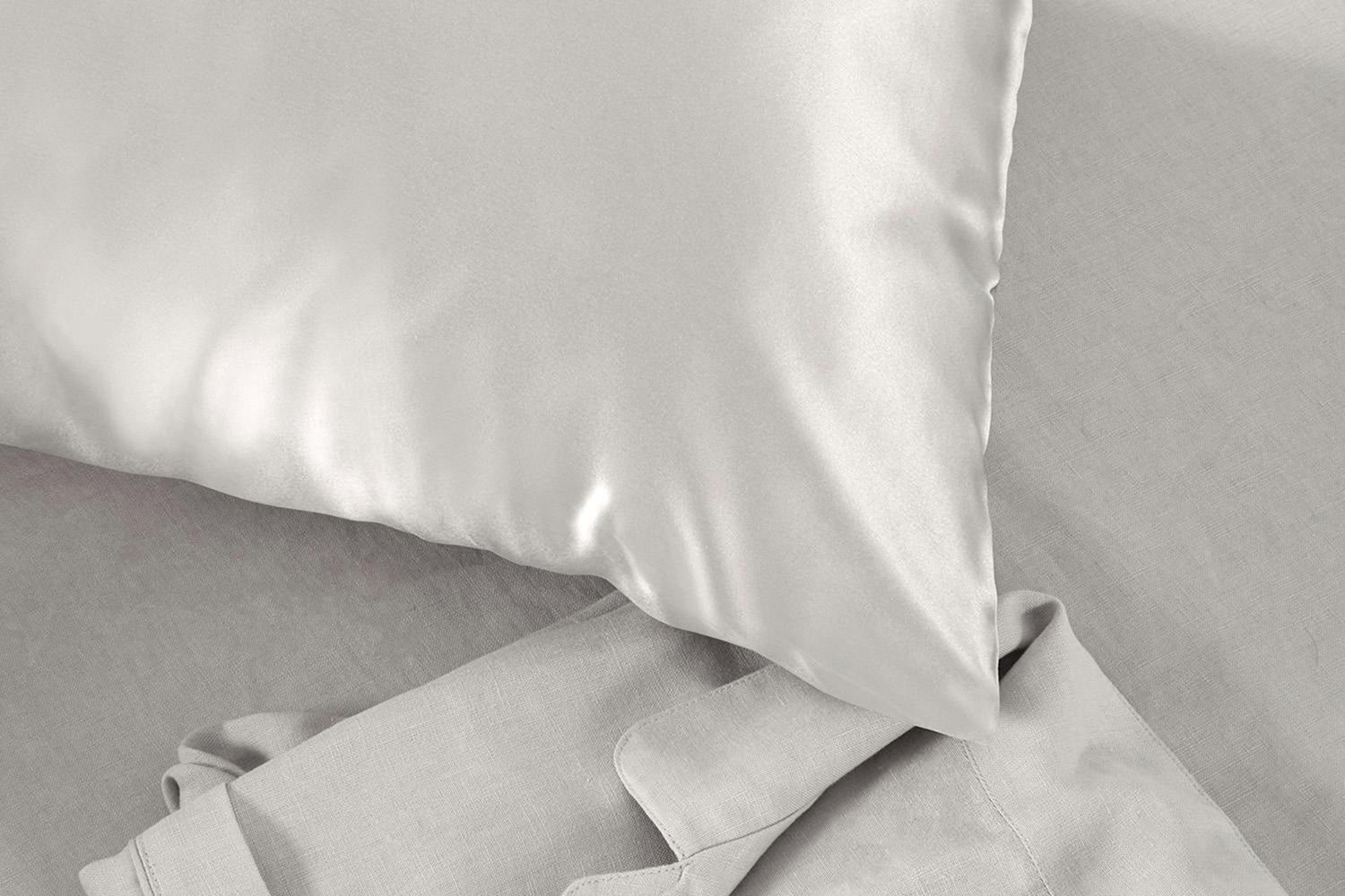The Linen Consultancy | 19 Momme Silk Pillowcase | White-4