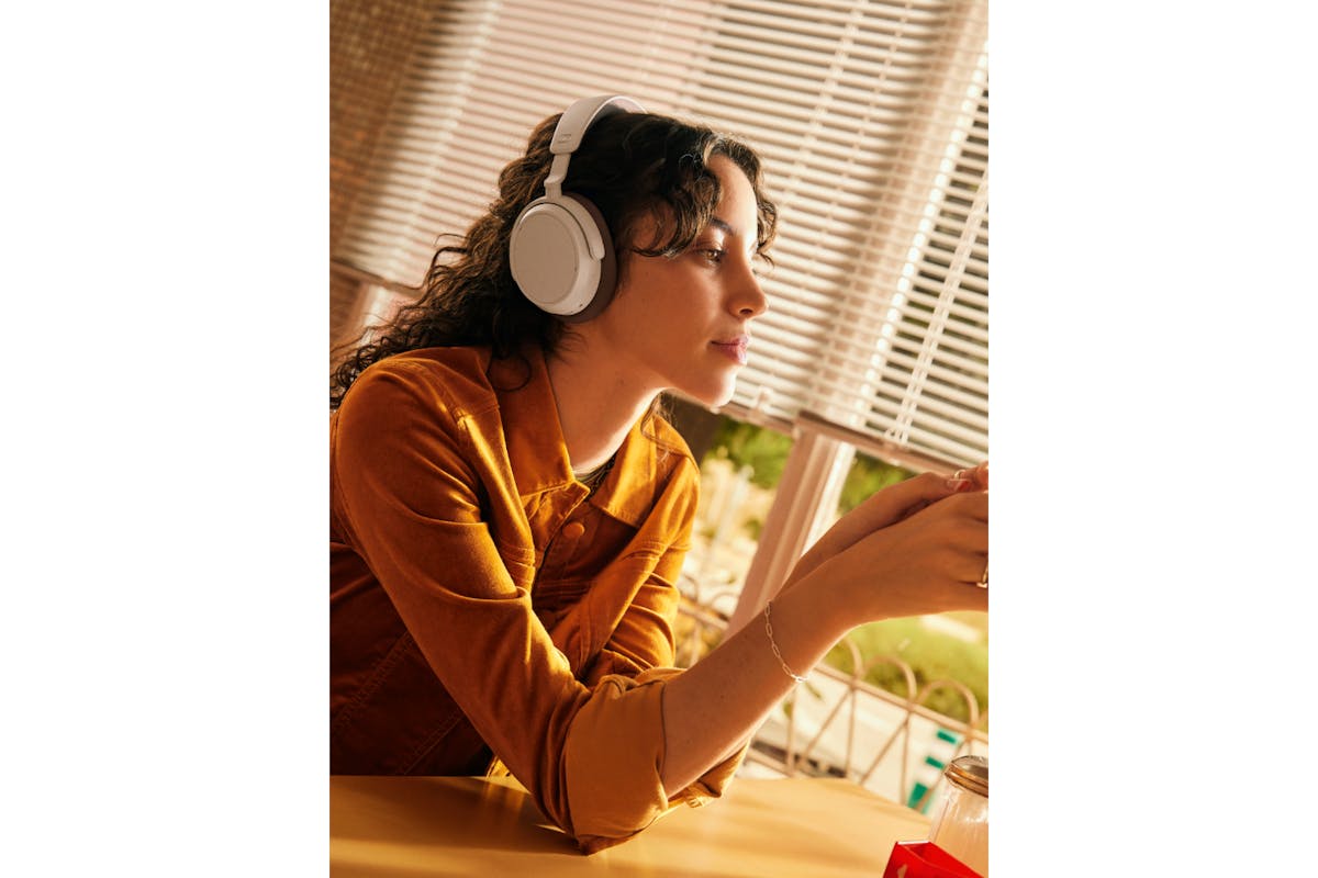 Sennheiser Accentum Plus Over-Ear Wireless Noise Cancelling Headphone | White-10