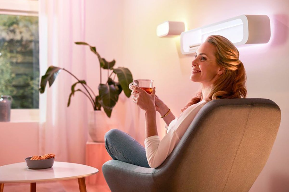 Wiz Hero Smart Table Lamp | White-9