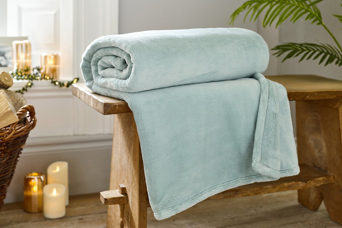Coco Touch Throw | Sky | 140 x 180 cm-2