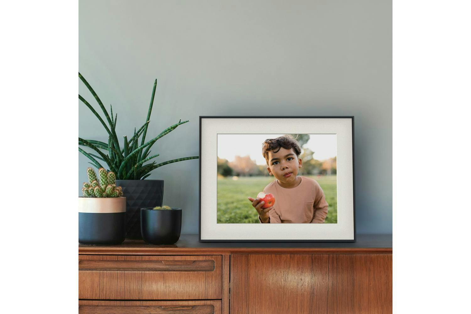 Aura Walden 15" HD Photo Frame | UKA110-MBLK-5
