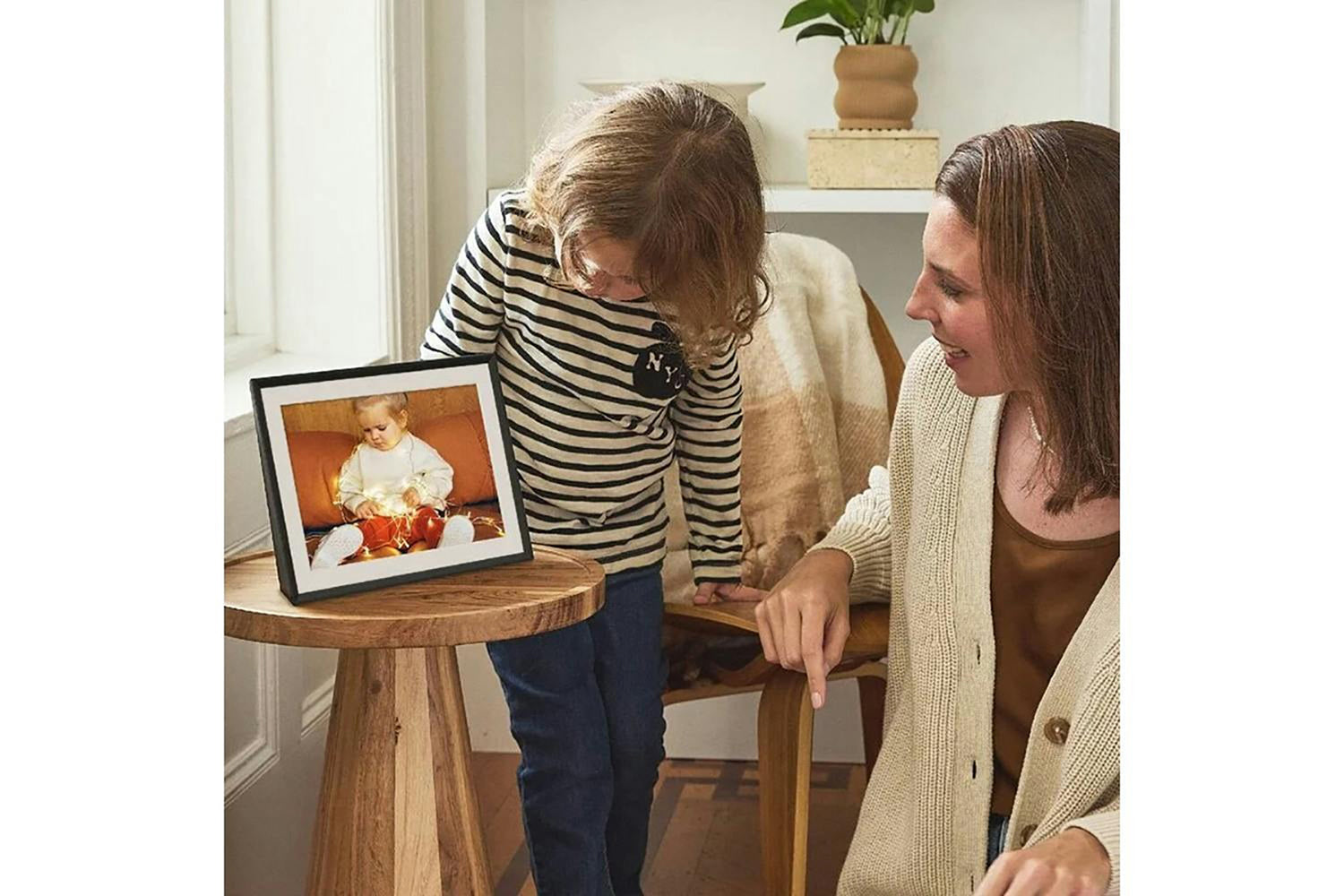 Aura Carver 10.1" WiFi Connected Picture Frame | Gravel-2