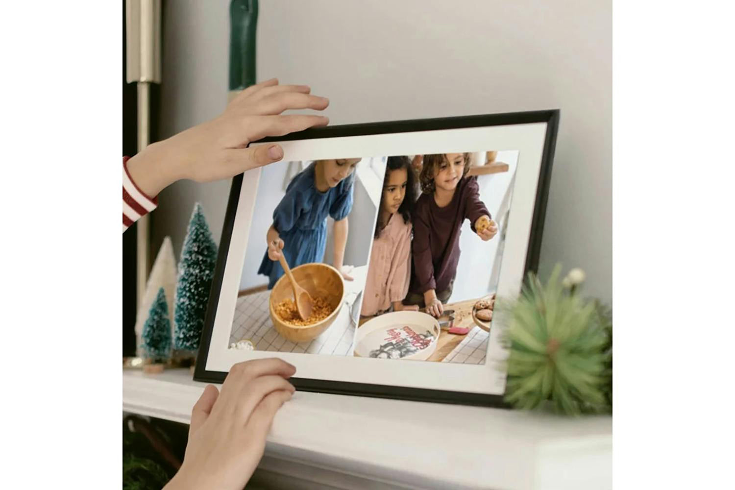 Aura Carver 10.1" WiFi Connected Picture Frame | Gravel-4