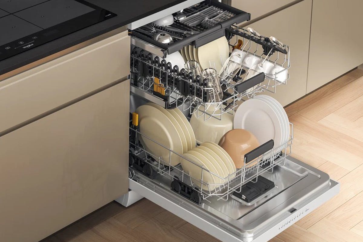 Whirlpool Freestanding Dishwasher | 15 Place | W7FHP33UK-5