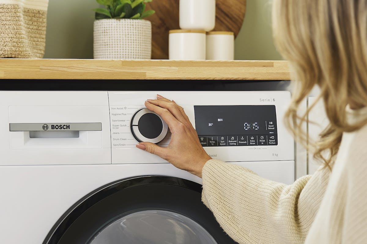 Bosch Series 6 9kg Freestanding Washing Machine | WGG24400GB-6
