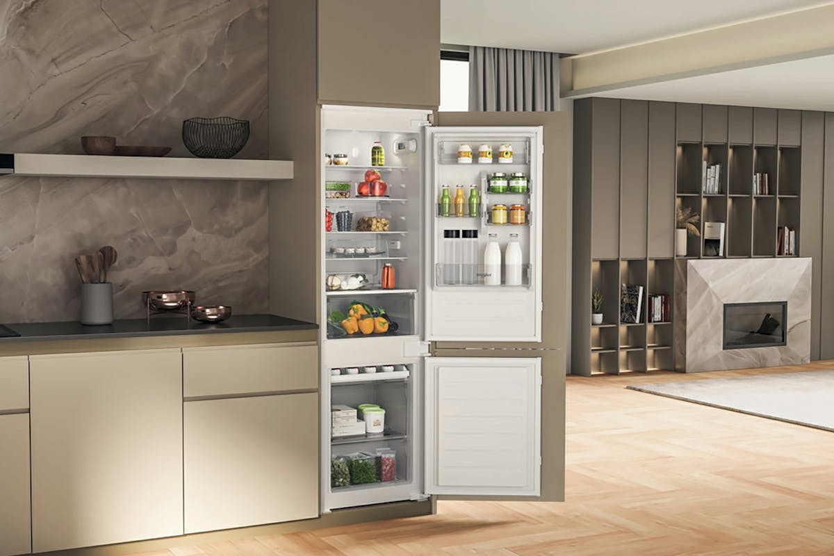 Whirlpool Integrated Fridge Freezers | WHC18D041A1-3