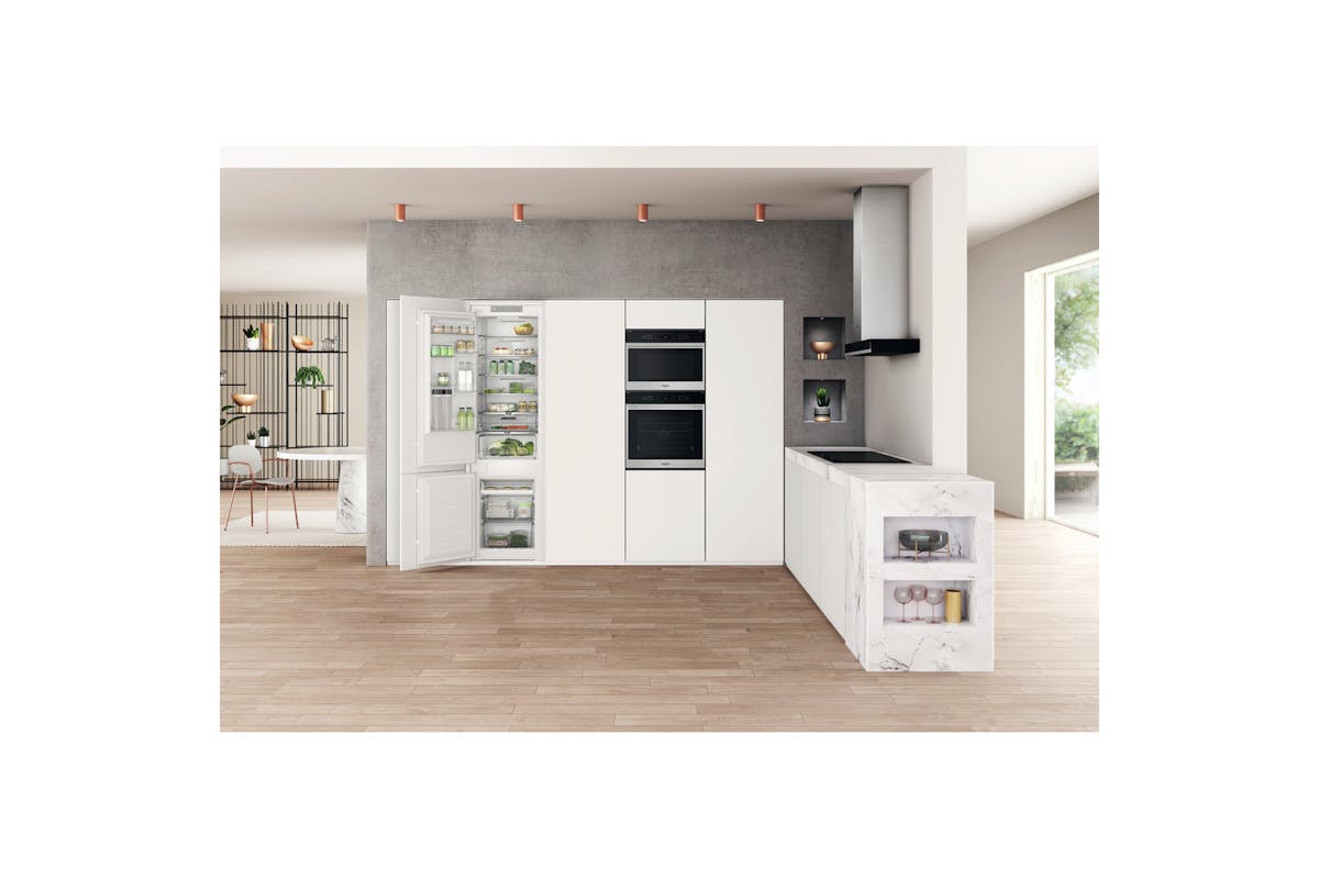 Whirlpool Built-in Fridge Freezer | WHC20T322UK-2