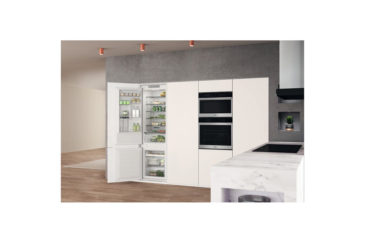 Whirlpool Built-in Fridge Freezer | WHC20T322UK-5
