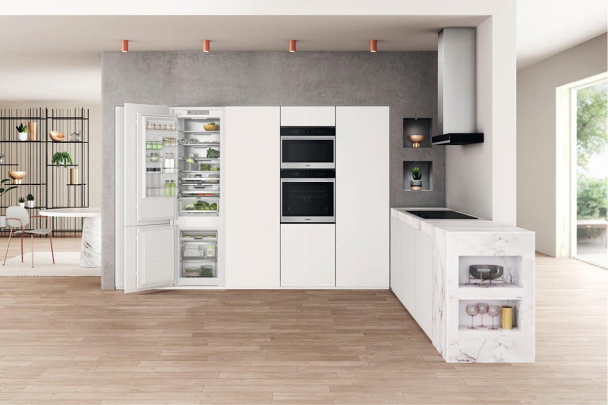 Whirlpool Built-in Fridge Freezer | WHC20T573PUK-2