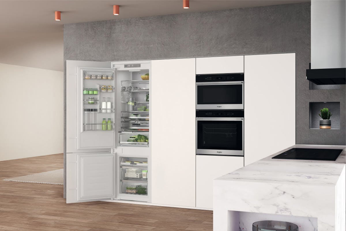 Whirlpool Built-in Fridge Freezer | WHC20T573PUK-4