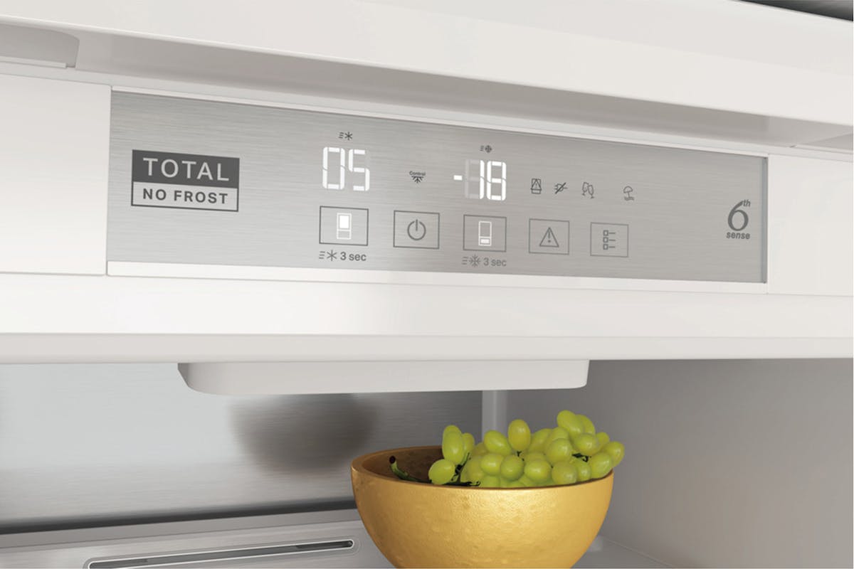 Whirlpool Built-in Fridge Freezer | WHC20T573PUK-8