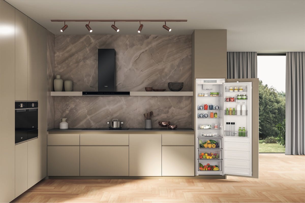Whirlpool Integrated Fridge | WHSD18A033C1-2