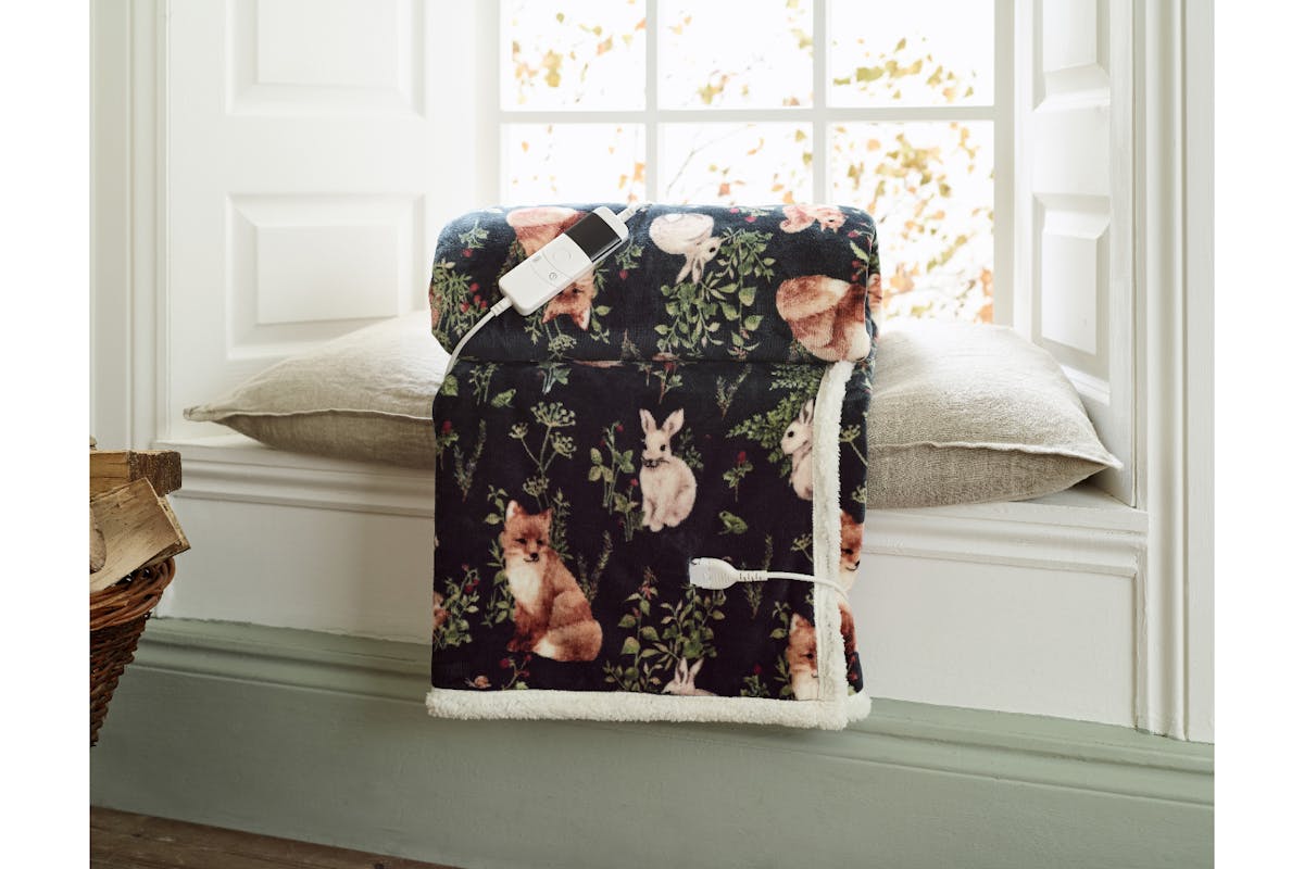 Woodland Wildlife Heated Throw  | Green | 140 x 180 cm-2