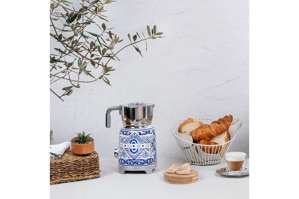 Smeg 50's Style Dolce & Gabbana Milk Frother | MFF01DGBUK-2