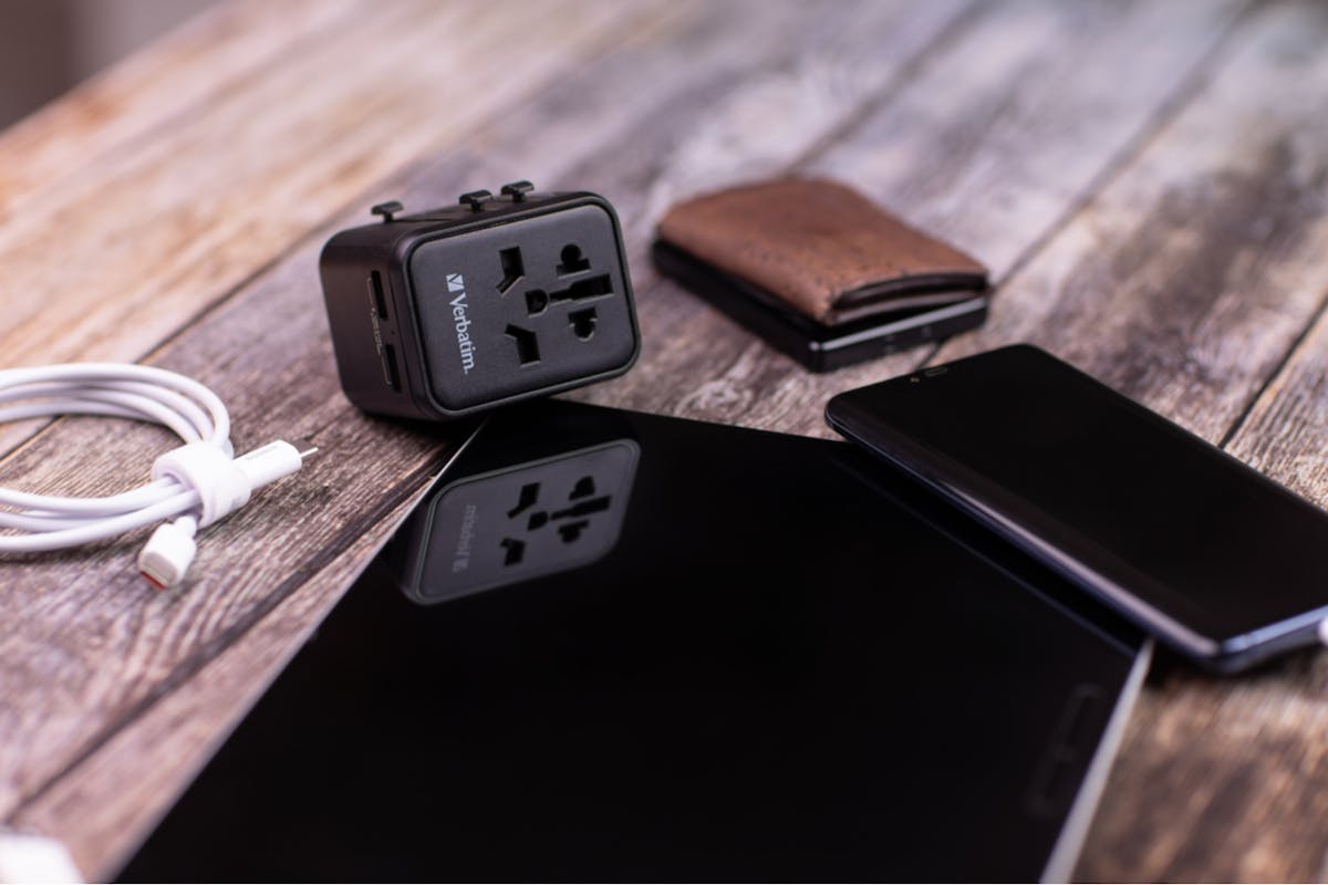 Verbatim Universal Travel Adapter Plug with 2 x USB-A Ports-13