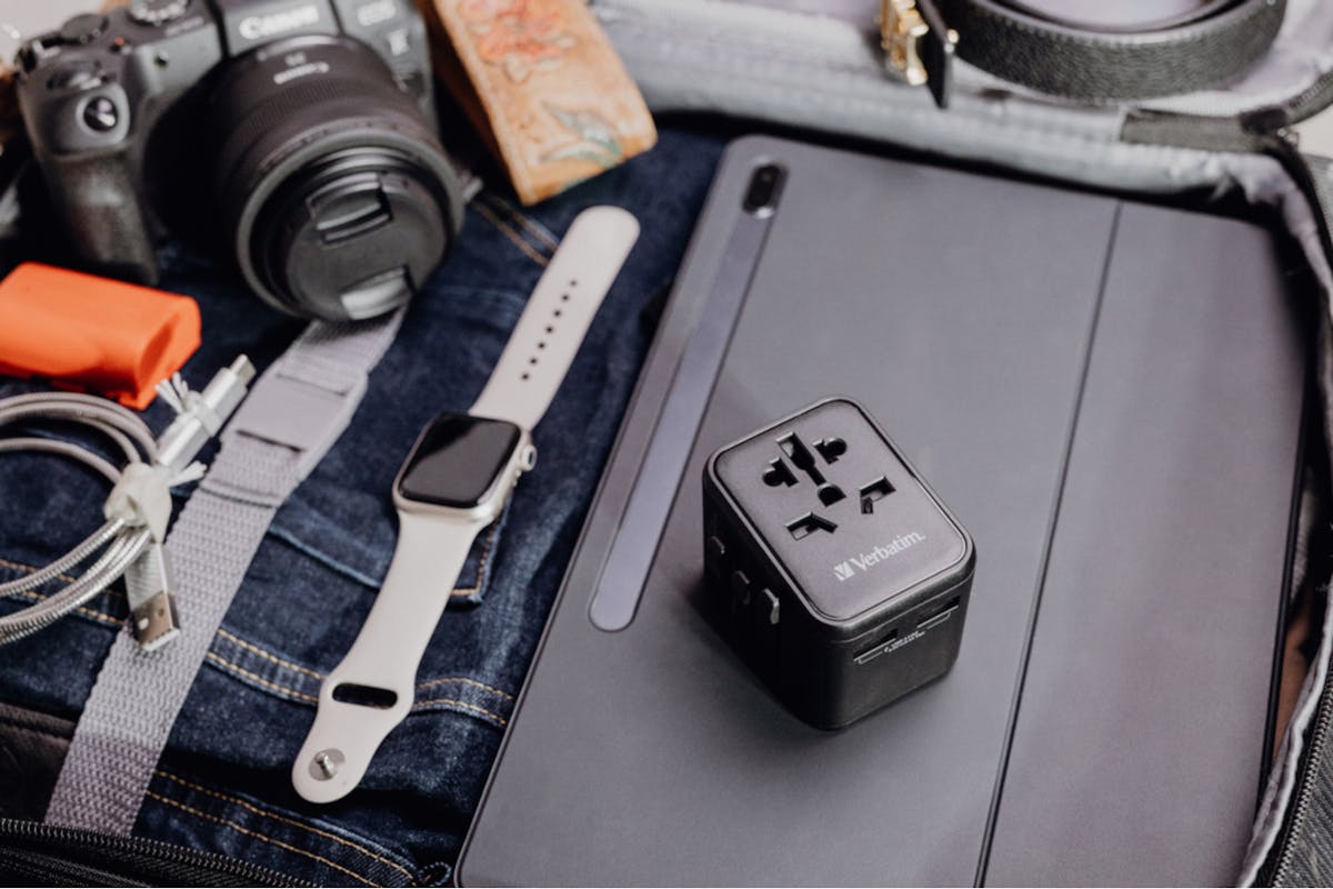 Verbatim Universal Travel Adapter Plug with 2 x USB-A Ports-9